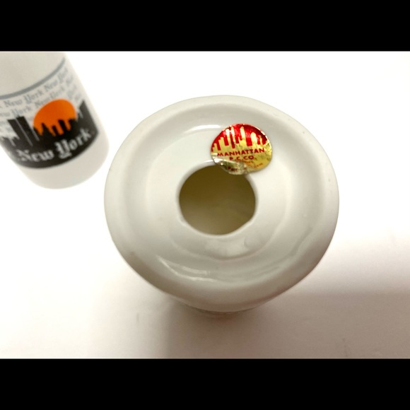 Vintage New York City Skyline Salt Pepper Shaker Set World Trade Empire State - Picture 8 of 8